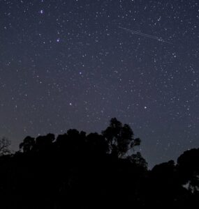 de los hogares del ser humano es el más verdadero: el universo que se desvela cada noche