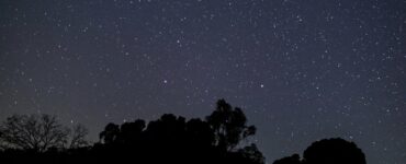 de los hogares del ser humano es el más verdadero: el universo que se desvela cada noche