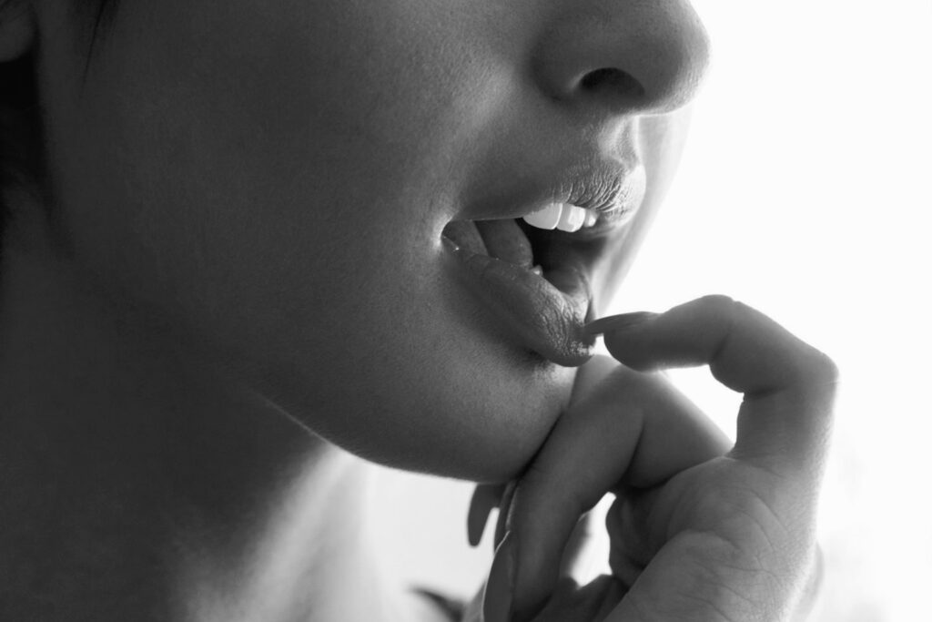 Para nosotros la mujer de la Rima XXI de Becquer, poesía eres tú, es así, hermosa, provocaativa y decidida, digna definición de poesía