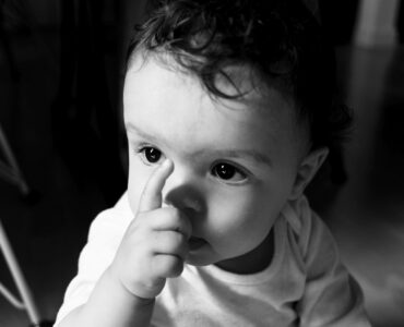 retrato_bebé_pensando
