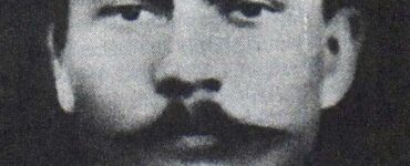 Foto blanco y negro, primer plano de Dino Campana en 1909, autor anonimo, público dominio